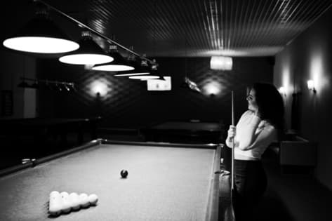 Femme sexy partie billard