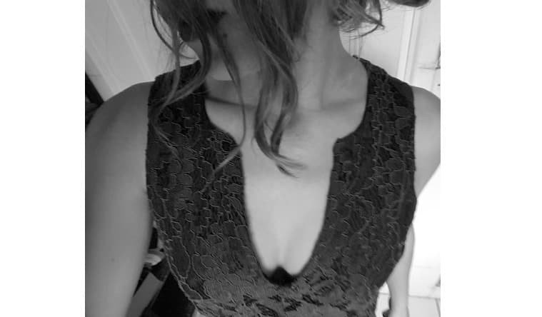 femme sexy en décolleté